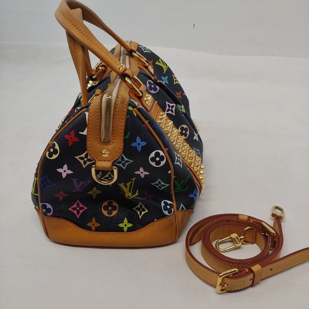 Louis Vuitton Courtney Monogram in Black Noir - Picture 2 of 8